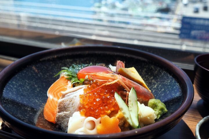小田原・早川漁港が目の前に♪ のんびり海を眺めていただく海鮮丼のお店「海鮮処 かねざし」がオープン