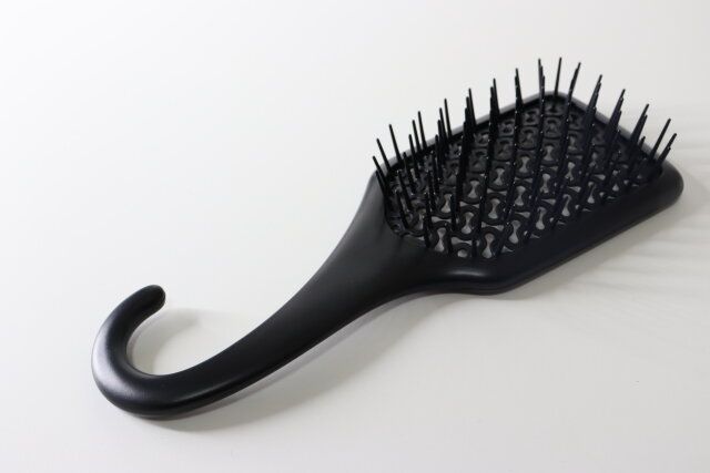 ダイソー かけられるシャンプーブラシ