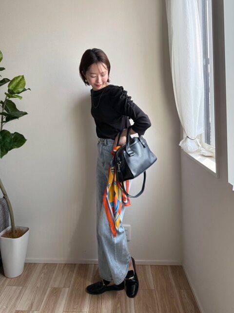 定番デニム合わせでカジュアルにコーデ
