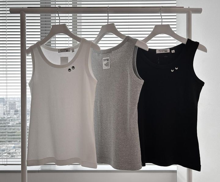 画像: 【ユニクロ × アニヤ・ハインドマーチ】T4TANK/リブタンクトップ 各¥1,500 www.uniqlo.com
