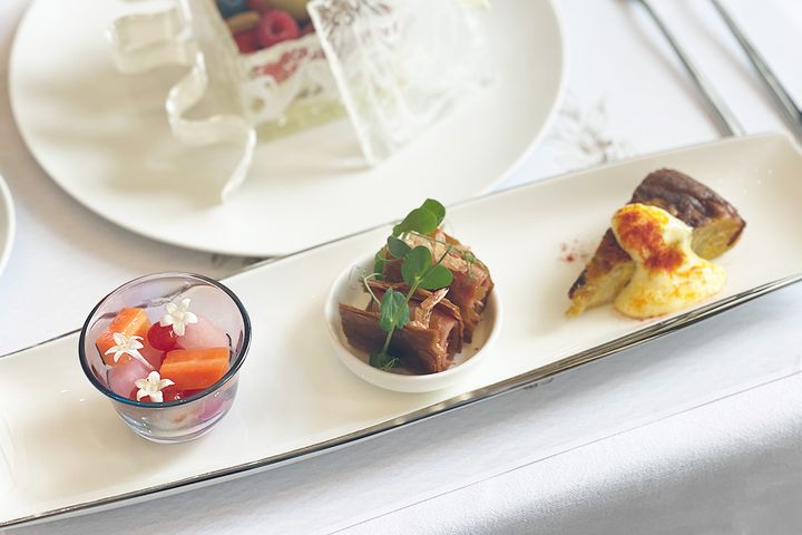 （写真左から）「根菜のピクルス」「クロックムッシュ」「スパニッシュオムレツ」