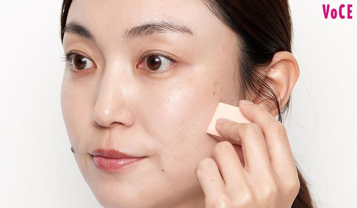 STEP2:ハイライトコンシーラーで頰コケ部分にボリュームを_2