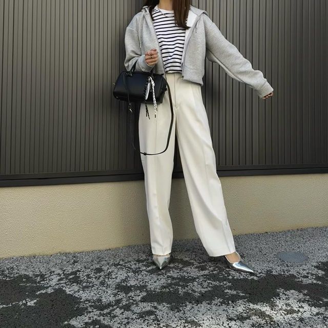 GUのグレーの「ダブルフェイスフルジップパーカ」×タックワイドパンツ