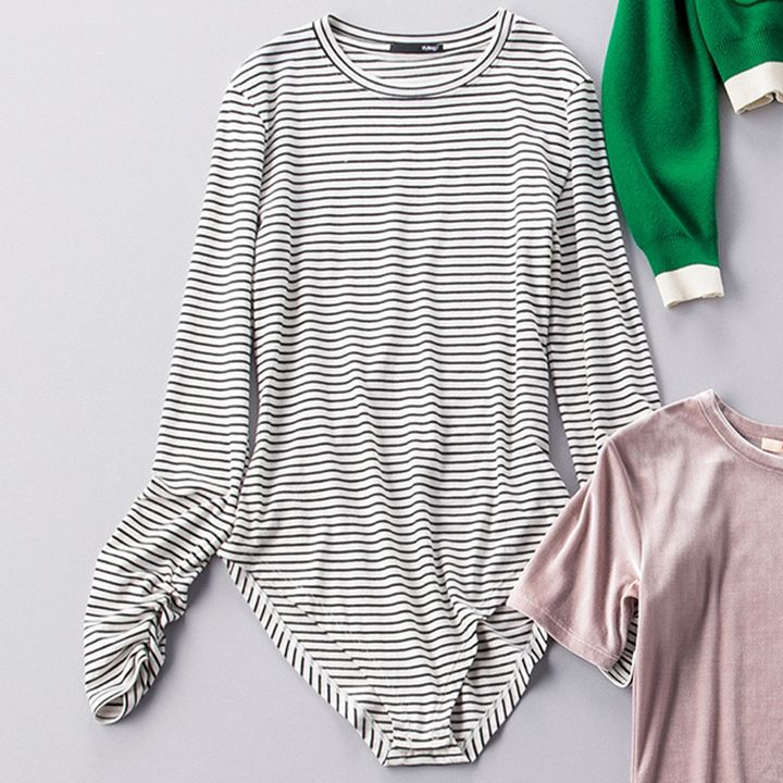 スタイリングのボーダー柄の長袖ボディスーツ