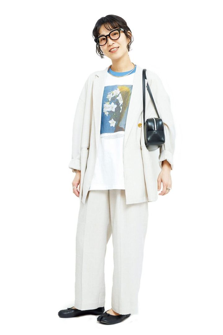 フリークスストアのセットアップとTシャツを合わせた着こなし