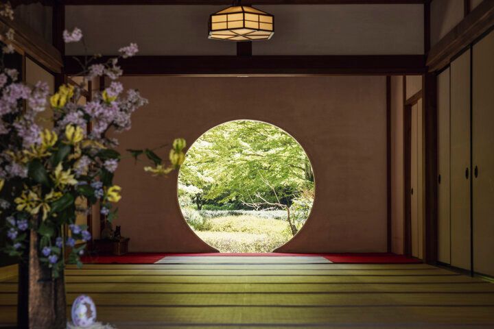 北鎌倉の名刹・明月院境内の茶屋「月笑軒」で水琴窟に耳を傾ける静寂なひととき