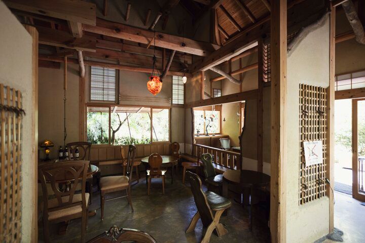 北鎌倉の名刹・明月院境内の茶屋「月笑軒」で水琴窟に耳を傾ける静寂なひととき