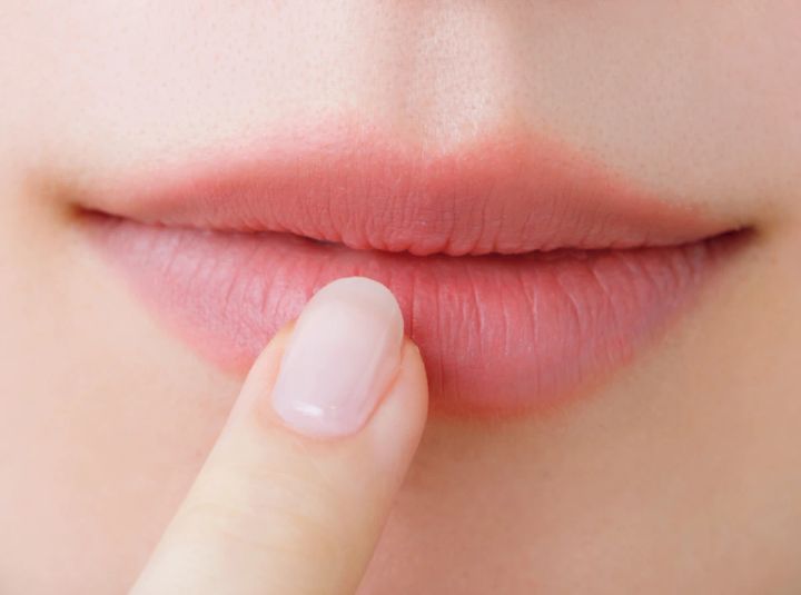 守屋麗奈さん 多幸感あふれるピンク肌メイク