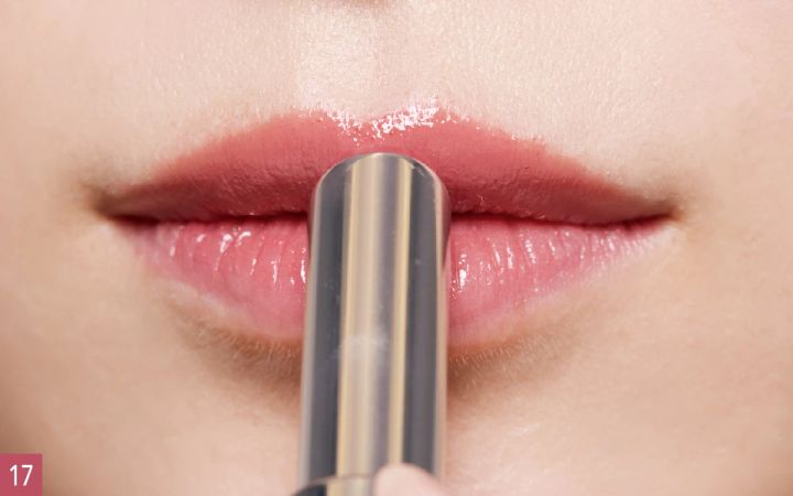 守屋麗奈さんの最新セルフメイク ポイントメイク