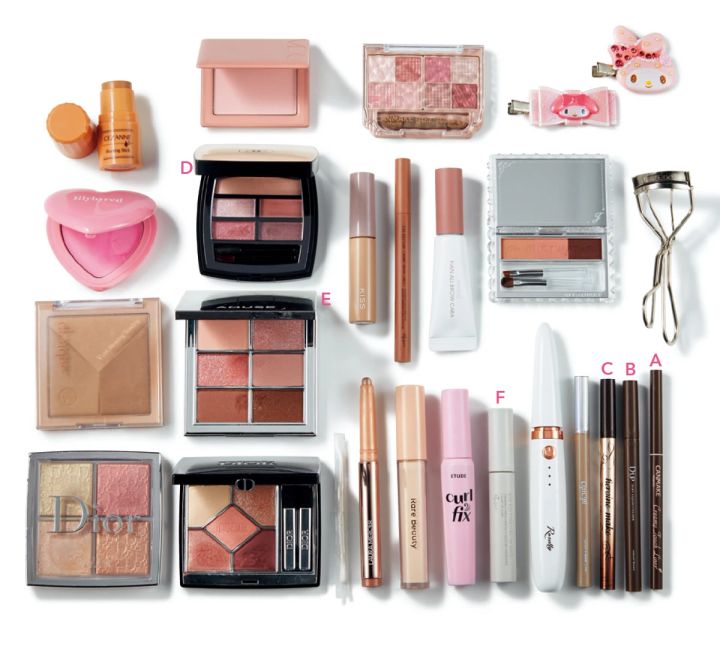 守屋麗奈さんのポーチの中身