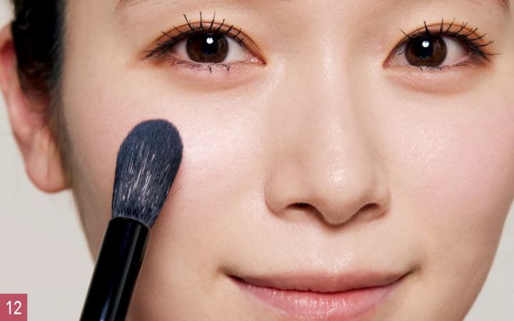 守屋麗奈さんの最新セルフメイク ポイントメイク