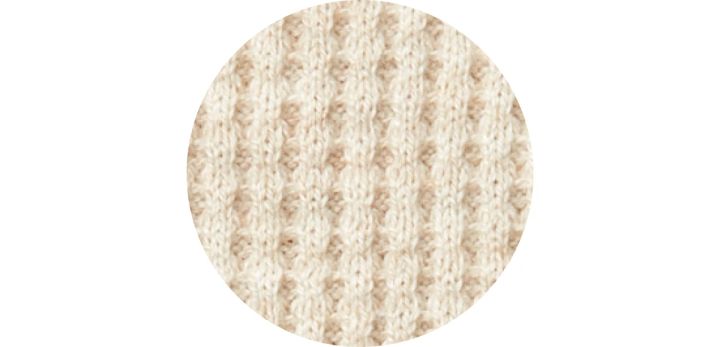 守屋麗奈さん ベージュトップスを着る日のメイク