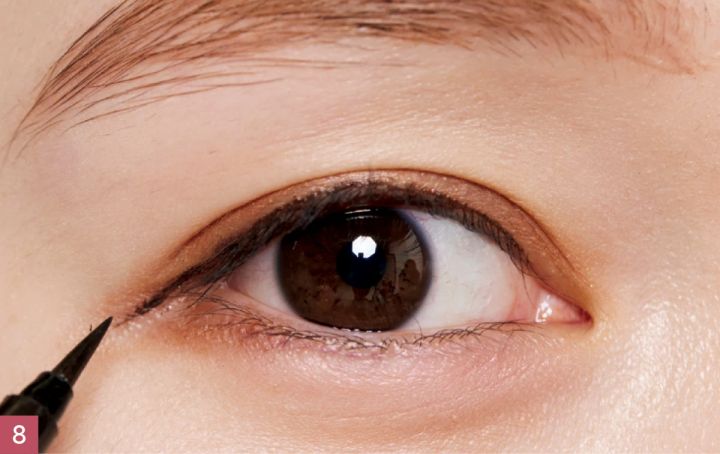 守屋麗奈さんの最新セルフメイク ポイントメイク