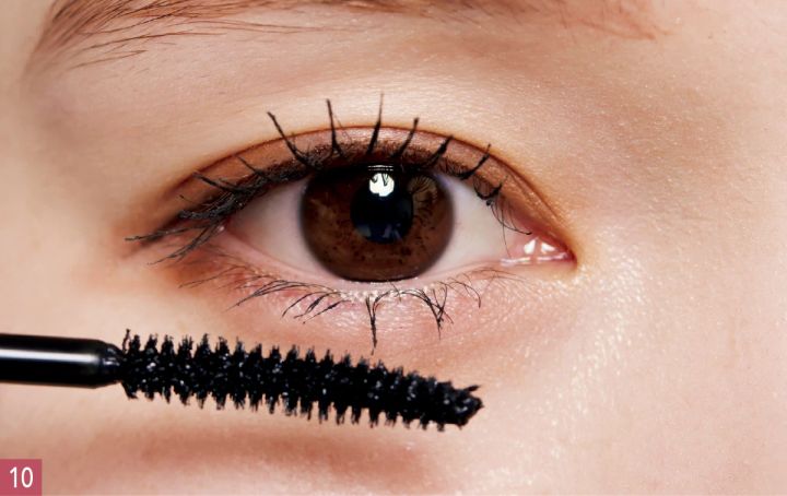 守屋麗奈さんの最新セルフメイク ポイントメイク