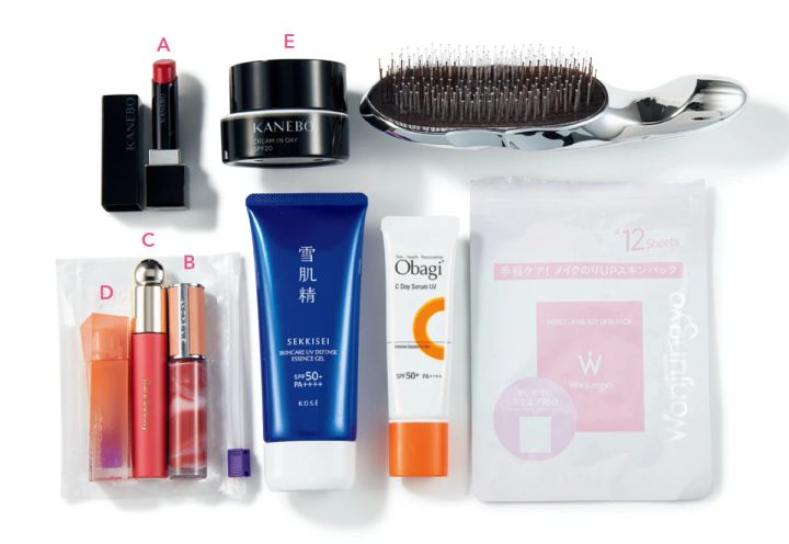 守屋麗奈さんのポーチの中身