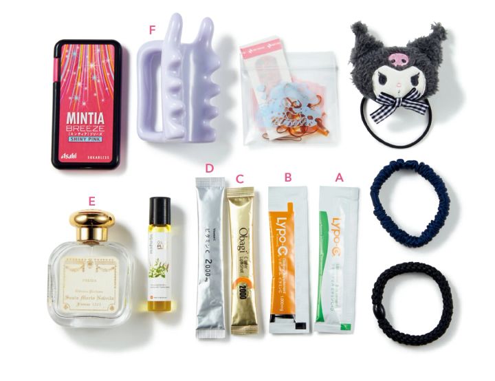 守屋麗奈さんのポーチの中身