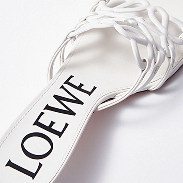 ロエベのロゴが大きく入ったソール