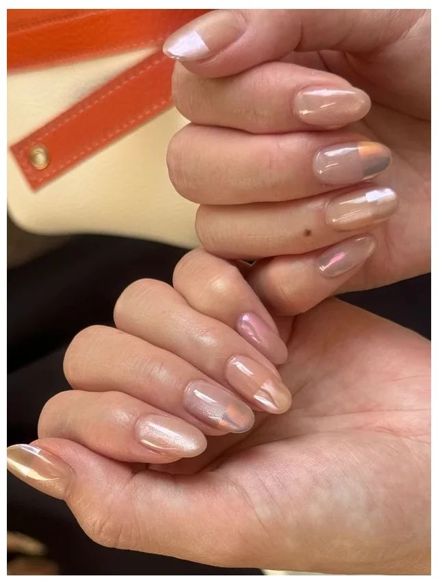 シンプルで大人可愛い「しゅわしゅわマグネット×ミラーネイル」