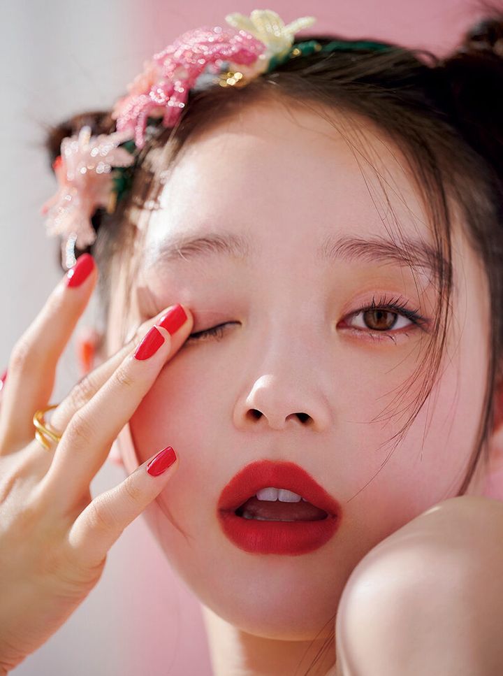 たかいしあかりと赤リップ