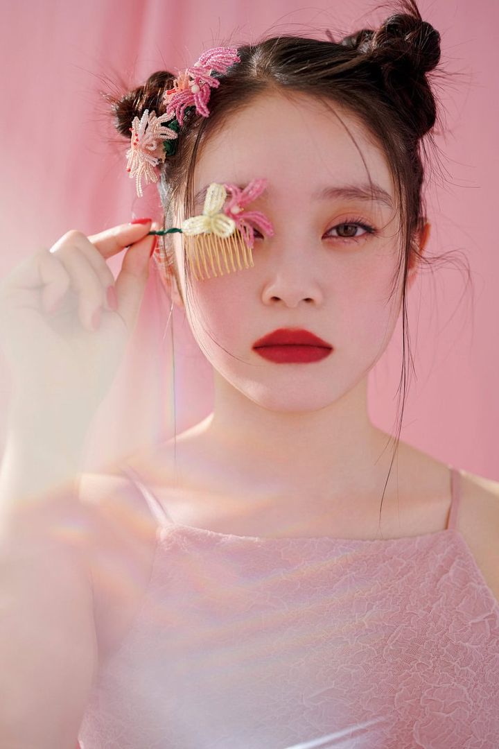 たかいしあかりと赤リップ