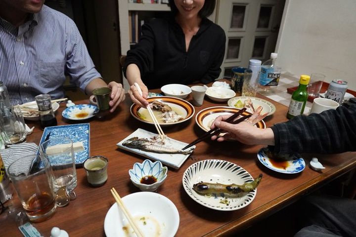 マルカマで購入したタイやアジを叔母宅に持ち込み、調理しながら4時間かけて食べ尽くした。月1程度であれば許される週末の家飲みである