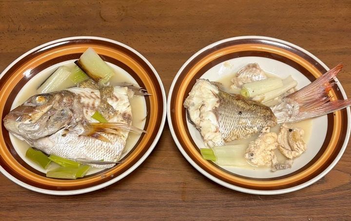 タイのマース煮。頭側のほうが脂が多く、尾びれ側のほうが筋肉質なことが食べてわかった