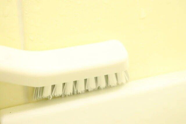 ダイソー 磁石で引っ付くお風呂のお掃除ブラシ（ハード、2本）