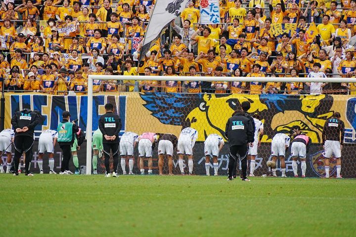 J2ベガルタ仙台DF井上詩音と森山佳郎監督がサポーターへ感謝「あれに応えなかったら、サッカー選手じゃない」