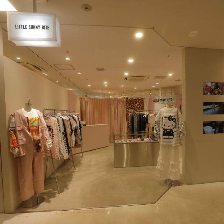【HELLO KITTY×LITTLE SUNNY BITE】リトルサニーバイトが“ラフォーレ原宿”に初のフラッグシップストアをオープン！【ショップ限定アイテム発売中！】
