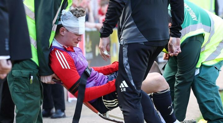 24歳選手、味方ファンが投げた椅子で頭部重傷…前代未聞の愚行にチームは永久追放も示唆