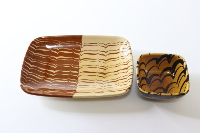 セリアのレクタングルプレート スリップウェア風とミニボウル スリップウェア風のパッケージ