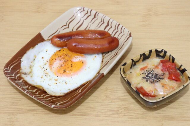 セリアの普段使いしやすいレクタングルプレート スリップウェア風とミニボウル スリップウェア風