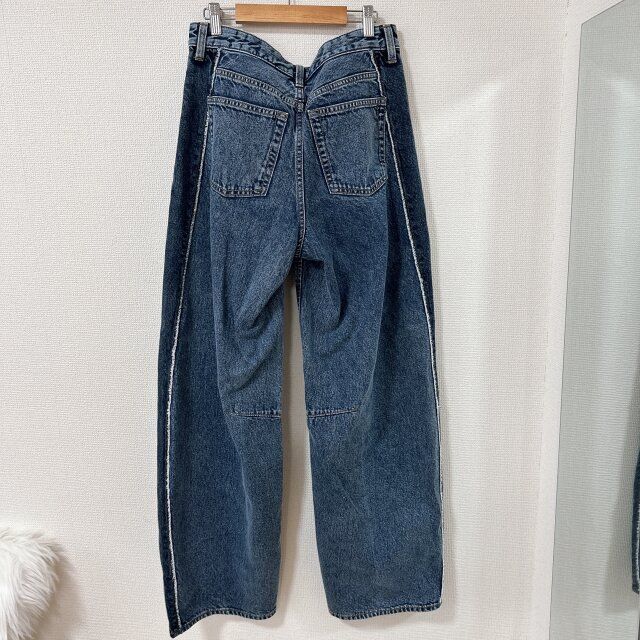 GU バレルレッグジーンズ 66 BLUE 後ろ側