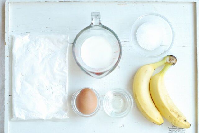 ホットケーキミックス 牛乳 砂糖 卵 サラダ油 バナナ2本
