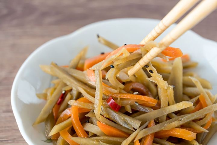 ▲ゴボウ＋ニンジンのきんぴらは、ゴボウに足りない栄養を補える組み合わせ。