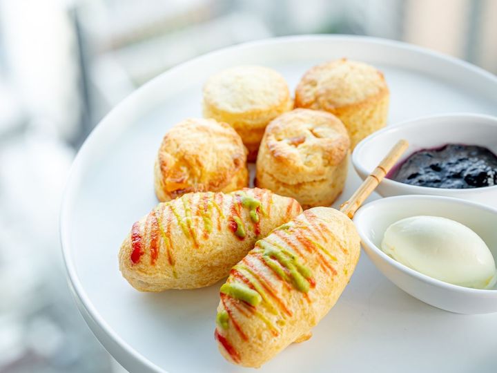 アメリカンドッグとスコーン2種