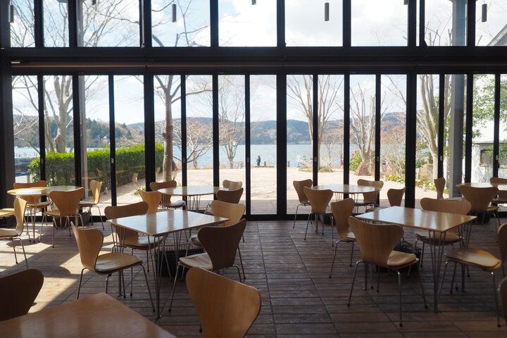 湖畔に佇む「芦ノ湖テラス」で本場ピッツァランチとお土産探し〜箱根観光の拠点にぴったり♪〜