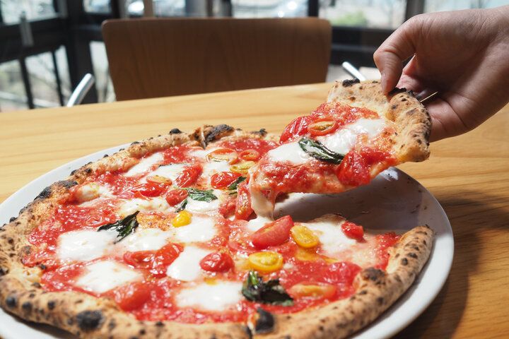 湖畔に佇む「芦ノ湖テラス」で本場ピッツァランチとお土産探し〜箱根観光の拠点にぴったり♪〜