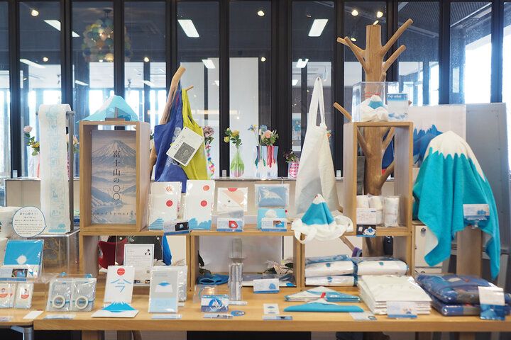 湖畔に佇む「芦ノ湖テラス」で本場ピッツァランチとお土産探し〜箱根観光の拠点にぴったり♪〜