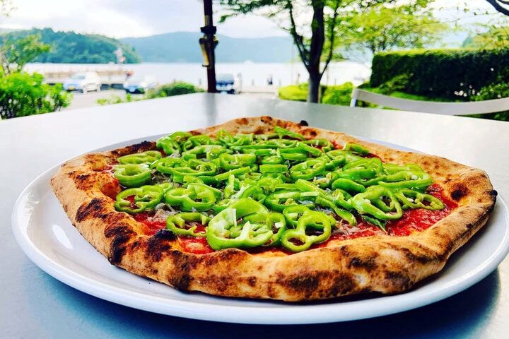 湖畔に佇む「芦ノ湖テラス」で本場ピッツァランチとお土産探し〜箱根観光の拠点にぴったり♪〜