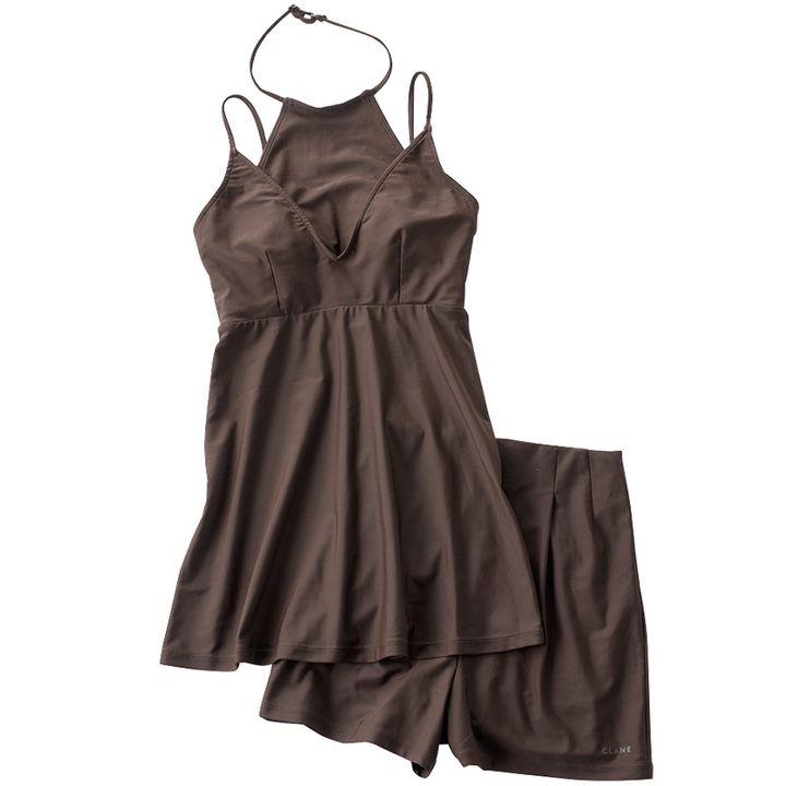 クラネのレイヤードデザインのトップスとショートパンツのスイムウェアセット