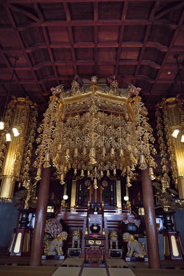 「七堂伽藍」のなかで最大規模の法堂は説法のための道場で、「観世音菩薩」が祀られています。寺のいちばん高い場所に位置し、法堂から眺める景色は格別。