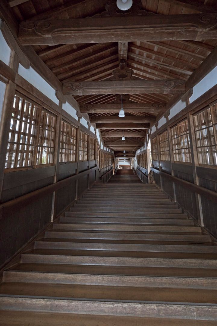 「七堂伽藍」など多くの建物をつなぐ回廊。