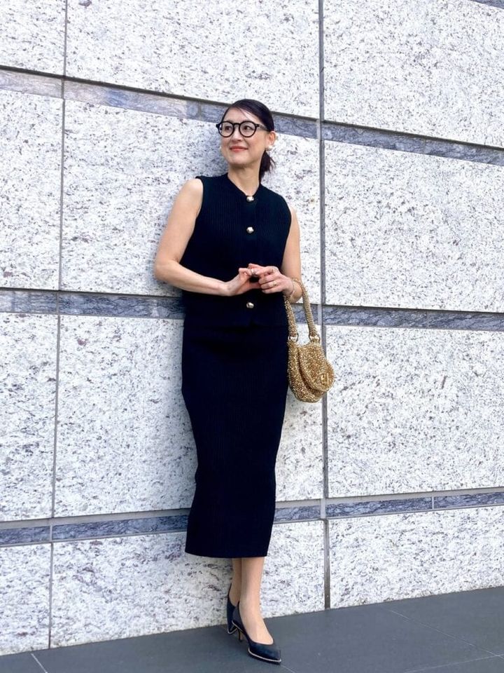 「ブラック×ゴールド」で品のある着こなしに！「エルフランク」のセットアップでIラインを作ってスタイルアップ！