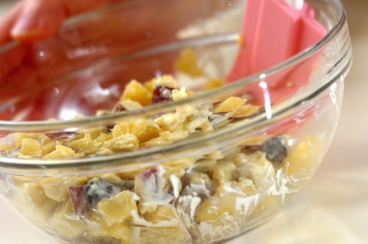 サツマイモとプルーンのサラダの作り方2