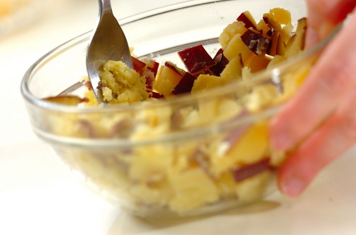 サツマイモとプルーンのサラダの作り方1