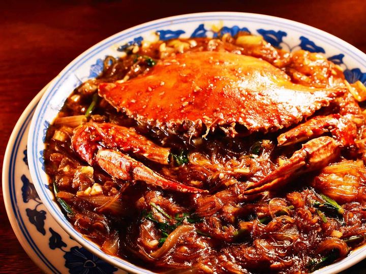 新福島『六徳 恒河沙』の「渡りガニと春雨の沙茶醤煮込み」