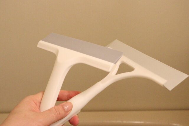 ダイソーのホームセンターのものより使いやすいお風呂用スクレーパー（落ち落ちV）