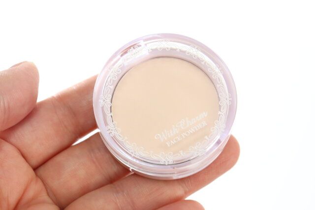 ダイソーの＆．Wチャーム 24hフェイスパウダー