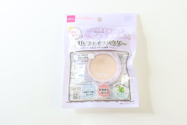 ダイソーの＆．Wチャーム 24hフェイスパウダーのパッケージ